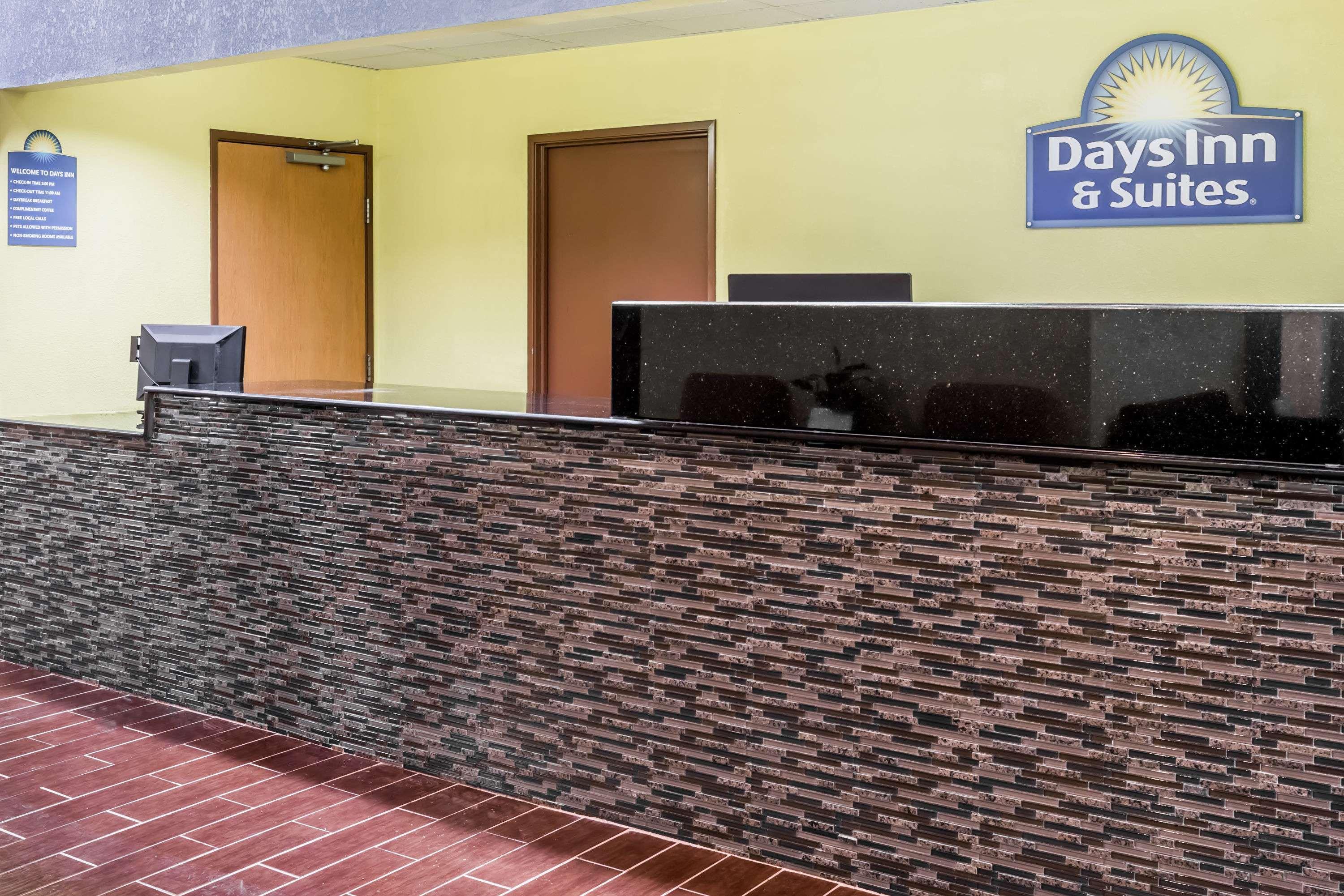 Days Inn & Suites By Wyndham Casey Exterior photo